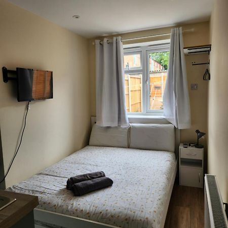 Ensuite Studio Flat Crawley-Gatwick Ifield 外观 照片