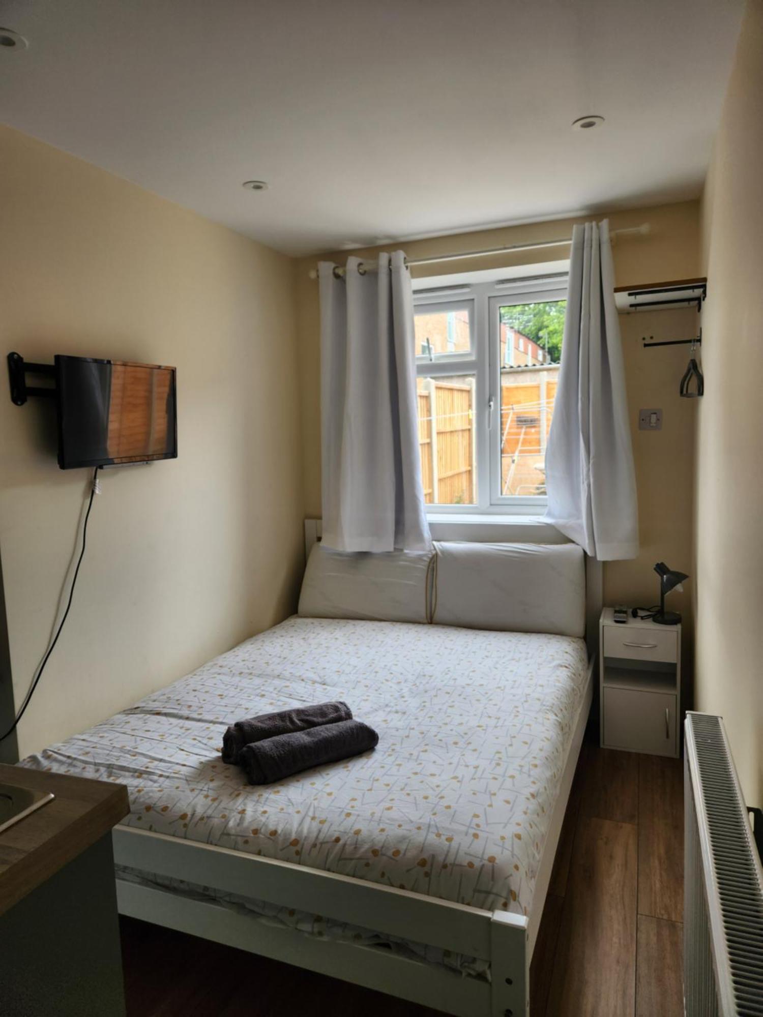 Ensuite Studio Flat Crawley-Gatwick Ifield 外观 照片